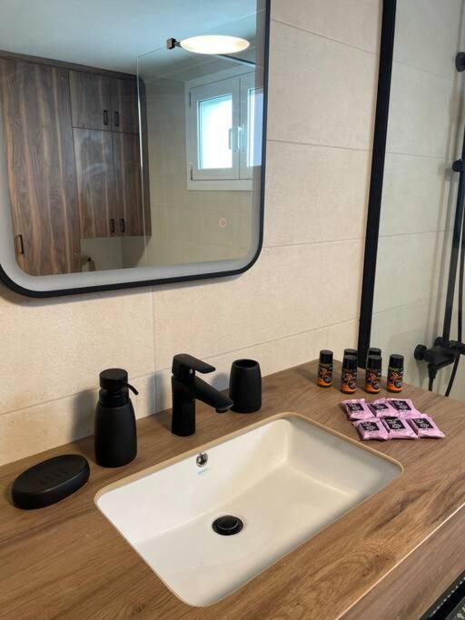 Villa Eftychia Serene Getaway With Hot Tub In A Quiet Location Киссамос Экстерьер фото