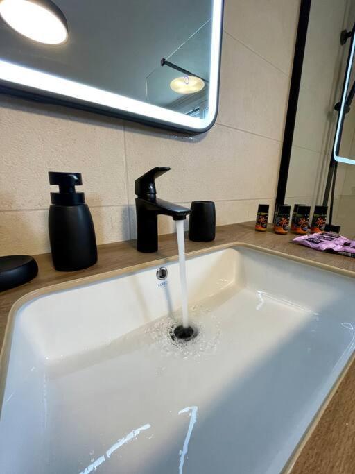 Villa Eftychia Serene Getaway With Hot Tub In A Quiet Location Киссамос Экстерьер фото