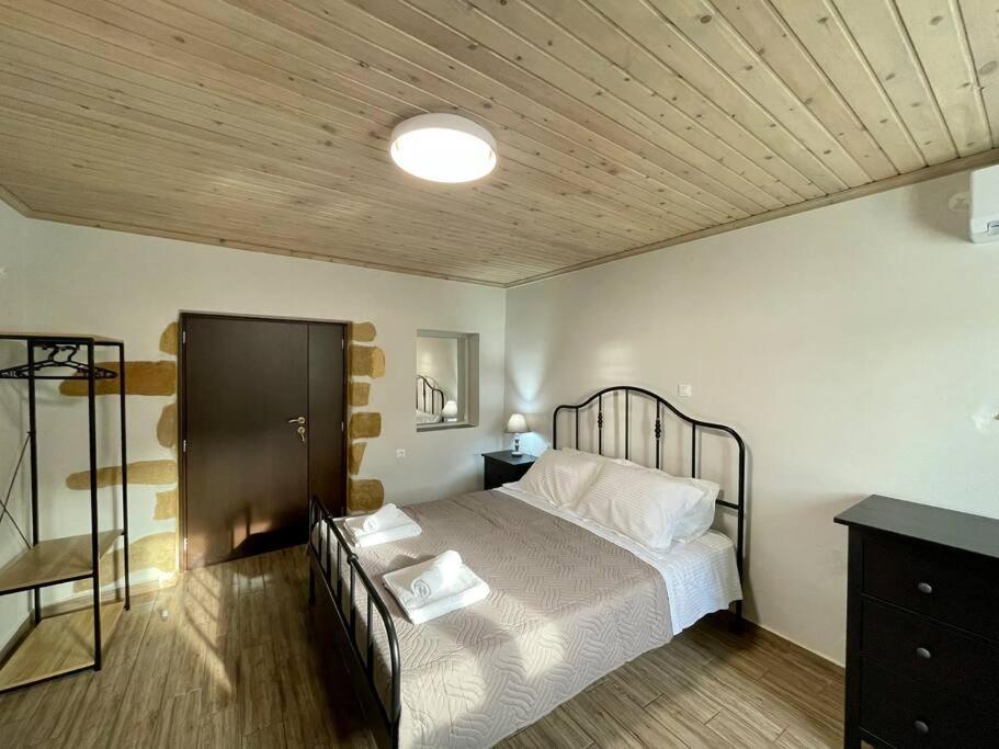 Villa Eftychia Serene Getaway With Hot Tub In A Quiet Location Киссамос Экстерьер фото