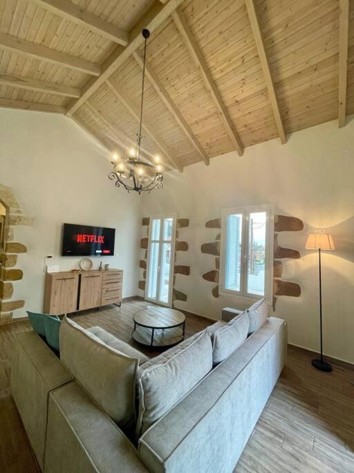 Villa Eftychia Serene Getaway With Hot Tub In A Quiet Location Киссамос Экстерьер фото