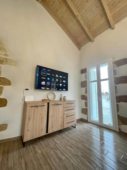 Villa Eftychia Serene Getaway With Hot Tub In A Quiet Location Киссамос Экстерьер фото